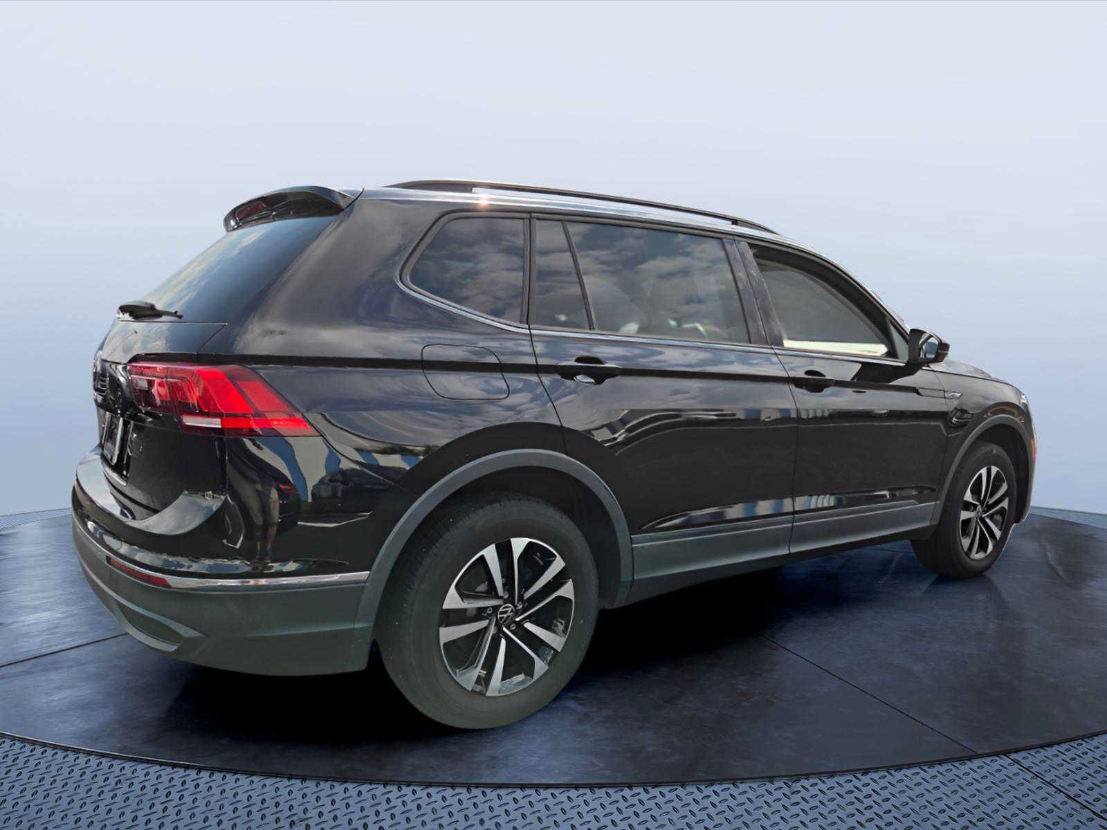 Used 2022 Volkswagen Tiguan S FWD image 6