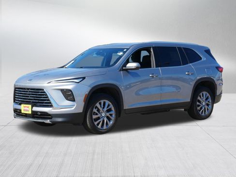 Used 2025 Buick Enclave Preferred image 3