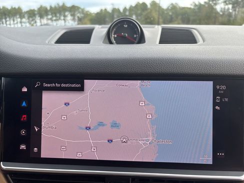 Used 2022 Porsche Cayenne Platinum Edition image 38