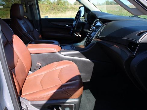 Used 2018 Cadillac Escalade Premium Luxury image 16