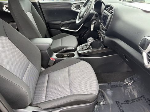 Used 2025 Kia Soul LX FWD image 16