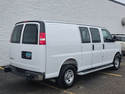 Used 2025 Chevrolet Express 2500 w/ Driver Convenience Package RWD image 5