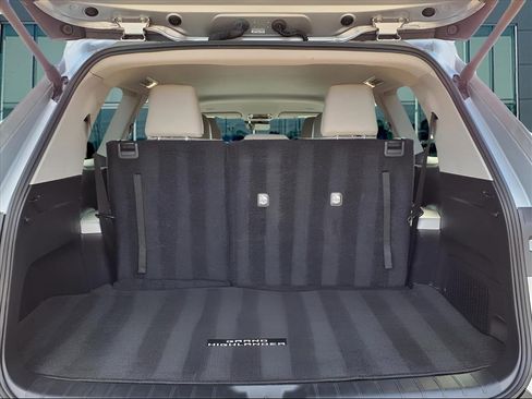 Used 2024 Toyota Grand Highlander XLE image 11