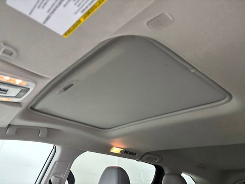 Used 2024 Toyota Sienna XLE FWD image 10