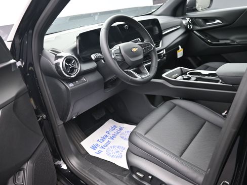 New 2026 Chevrolet Equinox LT w/ Convenience Package II FWD image 9