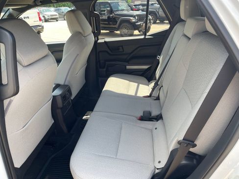 Used 2025 Toyota 4Runner SR5 AWD/4WD image 13