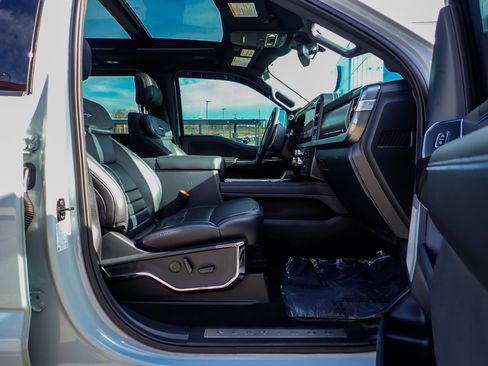 Used 2025 Ford F250 Platinum image 29