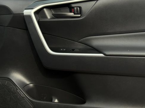 Certified 2025 Toyota RAV4 LE FWD image 18