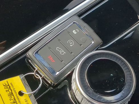 Certified 2024 Jeep Grand Cherokee Altitude AWD/4WD image 32