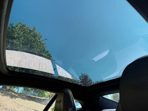 Used 2025 Aston Martin Vanquish image 36