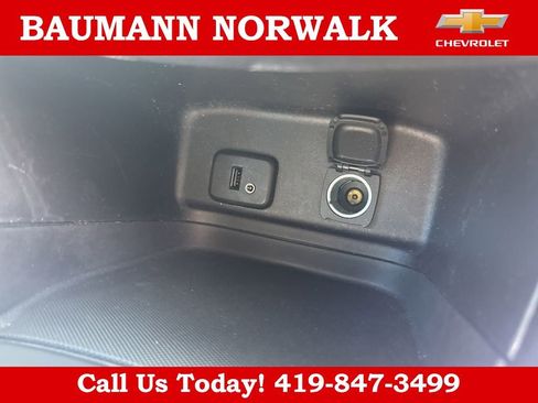 Used 2018 Chevrolet Equinox LT FWD image 25