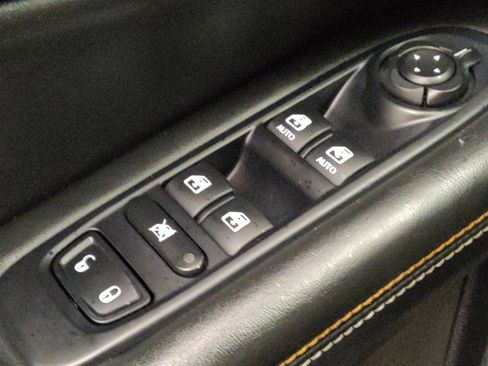 Used 2018 Jeep Compass Latitude FWD image 27