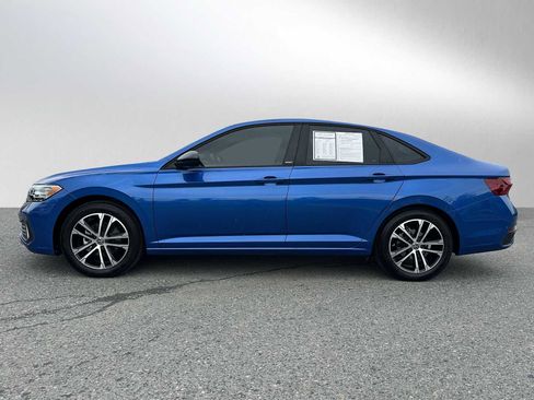 Used 2024 Volkswagen Jetta Sport image 2