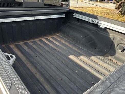 Used 2022 Nissan Frontier SV image 29