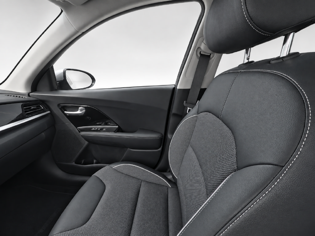 Used 2020 Kia Niro EX w/ Cold Weather Package FWD image 14