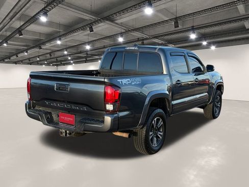 Used 2016 Toyota Tacoma TRD Sport image 16