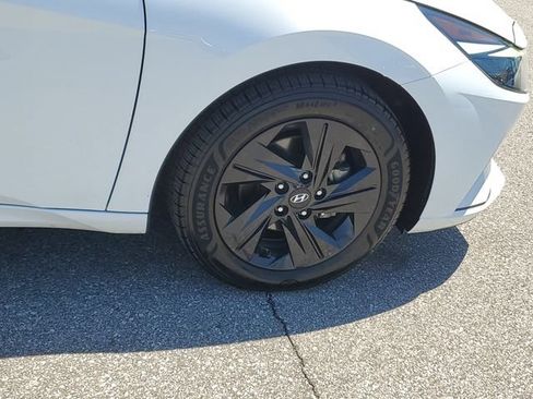 Used 2021 Hyundai Elantra SEL FWD image 6