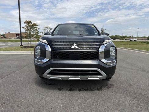 Used 2024 Mitsubishi Outlander SE image 8