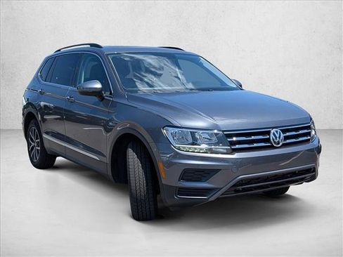 Used 2020 Volkswagen Tiguan SE w/ Panoramic Sunroof Package FWD image 3