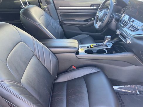 Used 2024 Nissan Altima 2.5 SR w/ SR Premium Package image 11