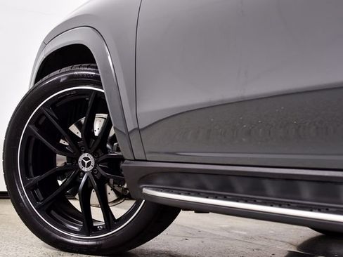 Certified 2025 Mercedes-Benz GLS 580 4MATIC image 17