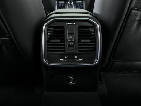 Used 2026 Porsche Macan AWD/4WD image 21