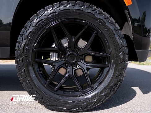 Used 2023 GMC Yukon XL Denali image 10