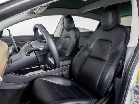 Used 2019 Tesla Model 3 Long Range image 16