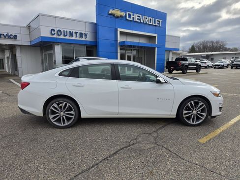 Used 2025 Chevrolet Malibu LT FWD image 3