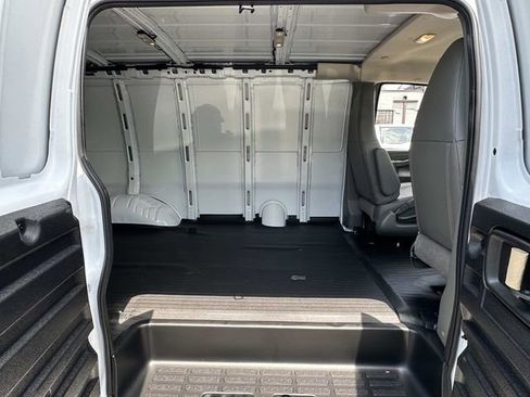 New 2025 Chevrolet Express 3500 Work Van w/ Driver Convenience Package image 20
