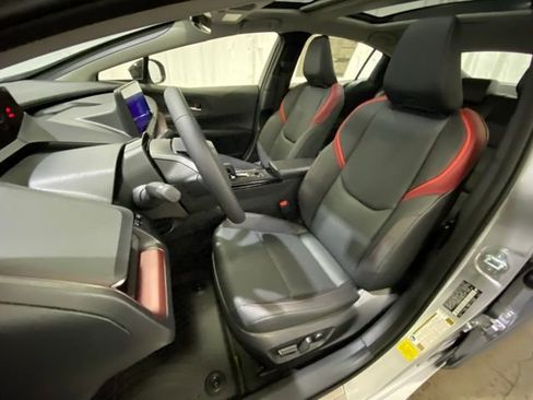 New 2026 Toyota Prius Plug-In Hybrid FWD image 9