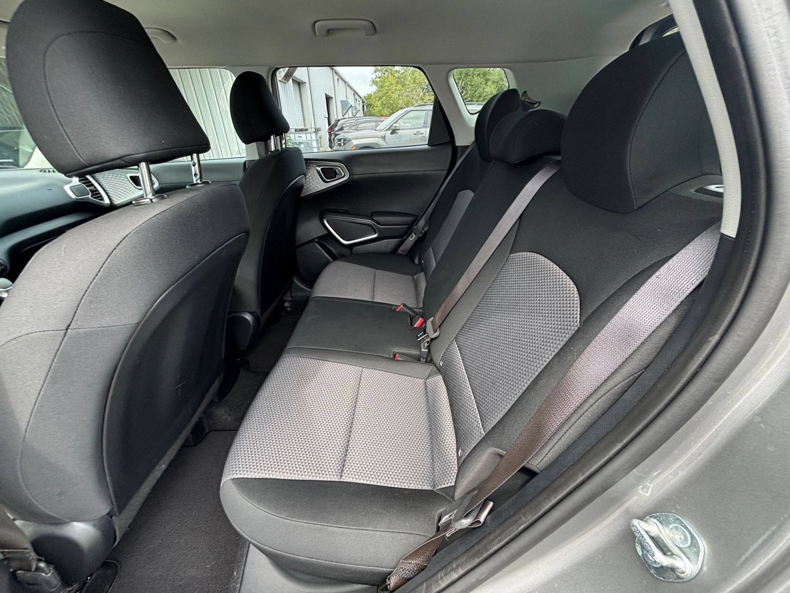 Used 2025 Kia Soul LX w/ LX Technology Package FWD image 22