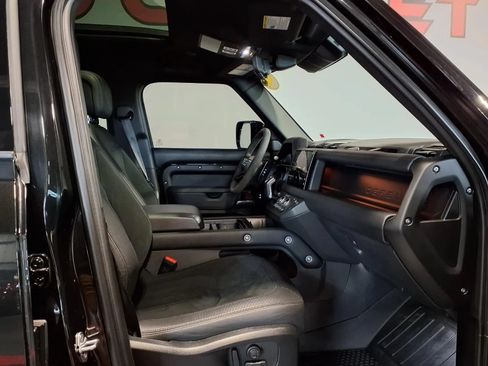 Used 2023 Land Rover Defender 110 V8 AWD/4WD image 11