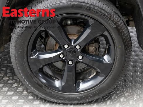 Used 2023 Jeep Grand Cherokee Limited w/ Black Appearance Package AWD/4WD image 8