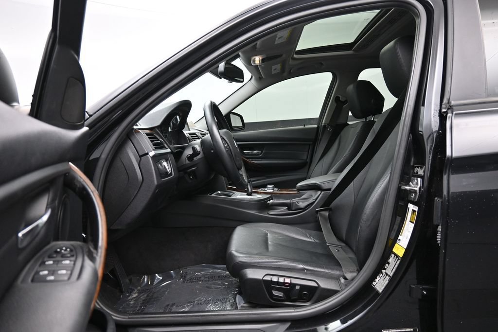 Used 2013 BMW 328i xDrive Sedan AWD/4WD image 18