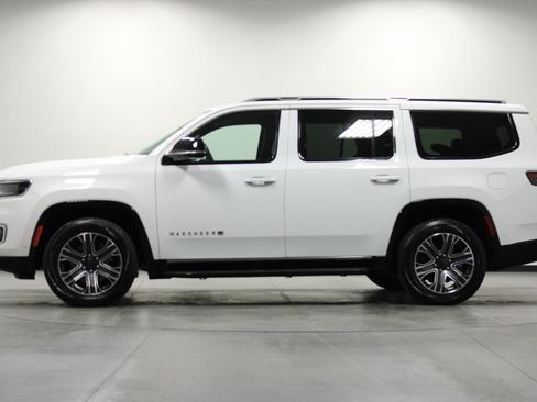 Used 2024 Jeep Wagoneer Series II w/ Flexible Seating Group AWD/4WD image 7