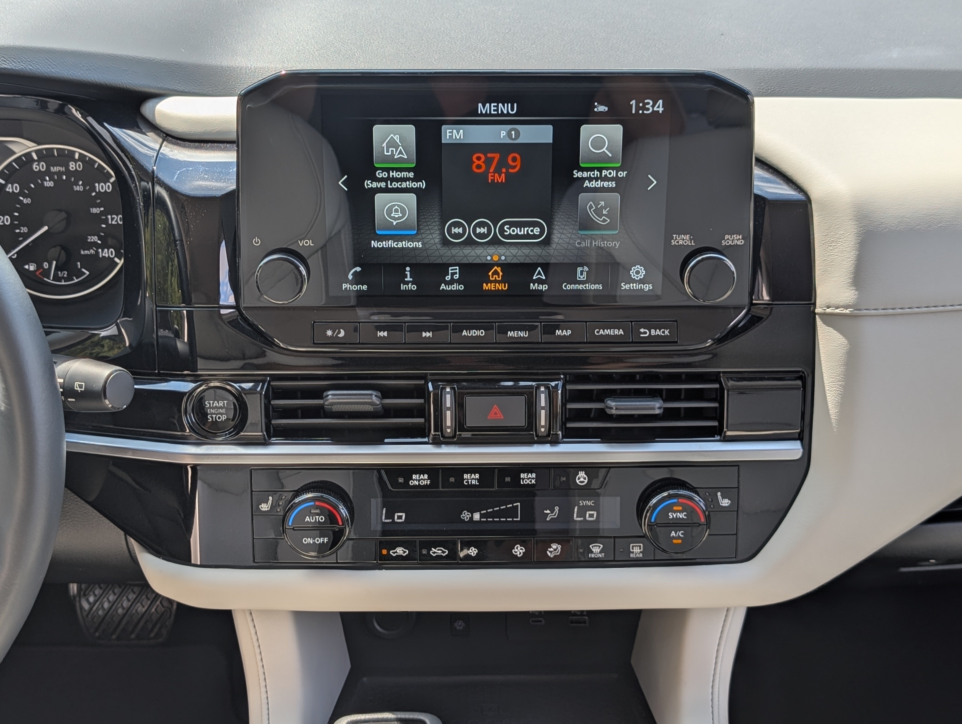 Used 2025 Nissan Pathfinder SL FWD image 25