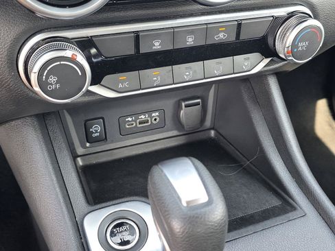 Used 2025 Nissan Sentra SV FWD image 18