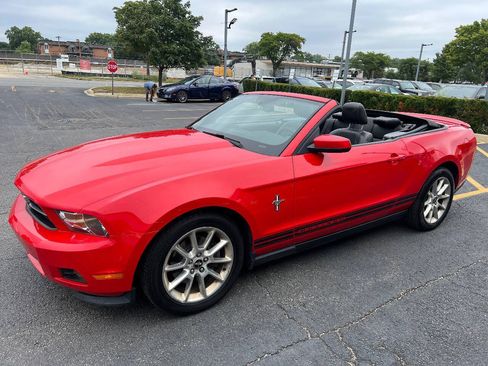 Used 2011 Ford Mustang Premium w/ 202A Rapid Spec Order Code RWD image 8
