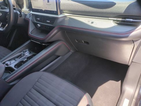 Used 2025 Ford Explorer ST-Line w/ ST-Line Street Pack AWD/4WD image 18