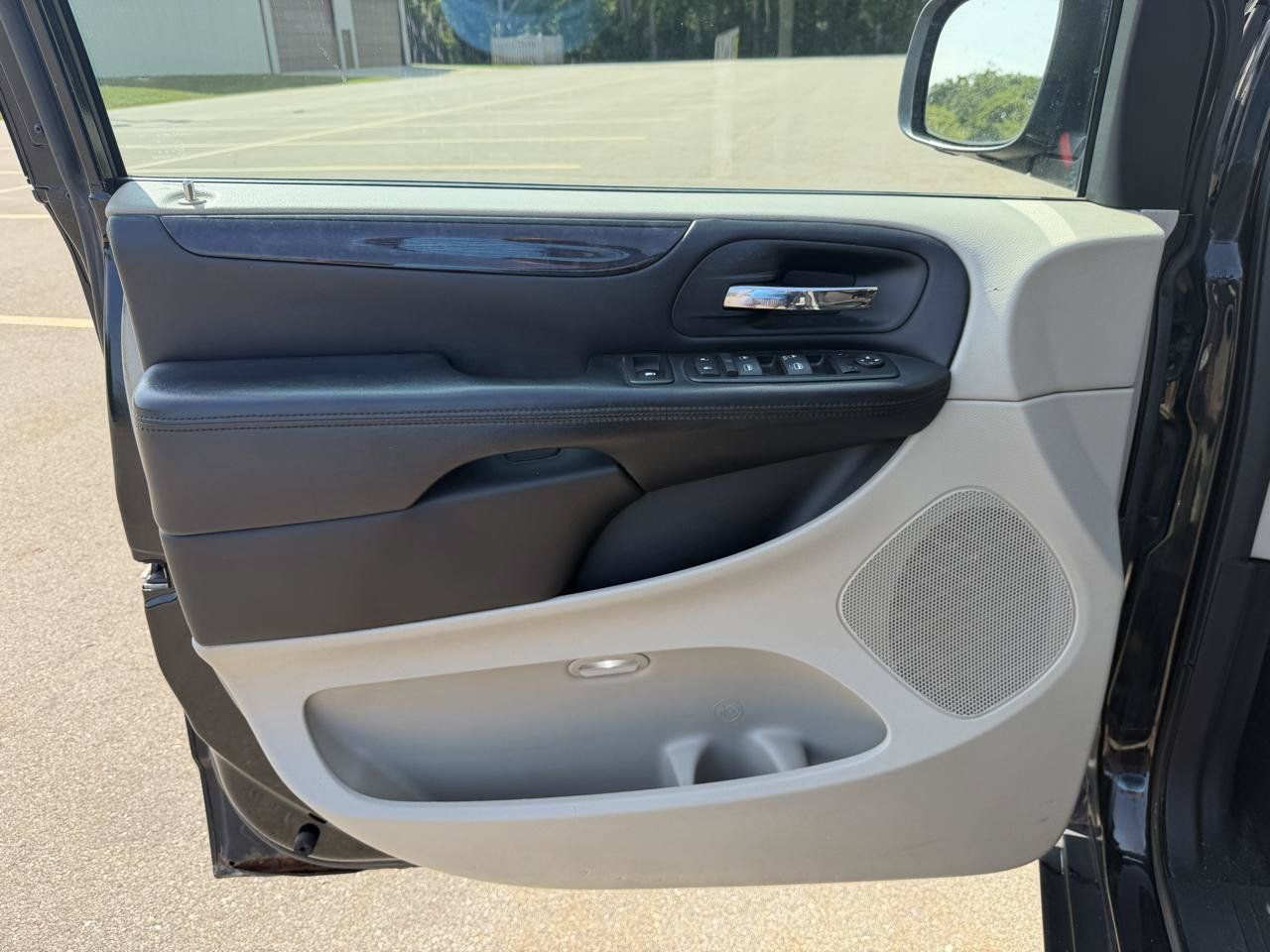 Used 2013 Dodge Grand Caravan SXT FWD image 14