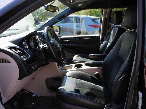 Used 2016 Dodge Grand Caravan SXT image 20