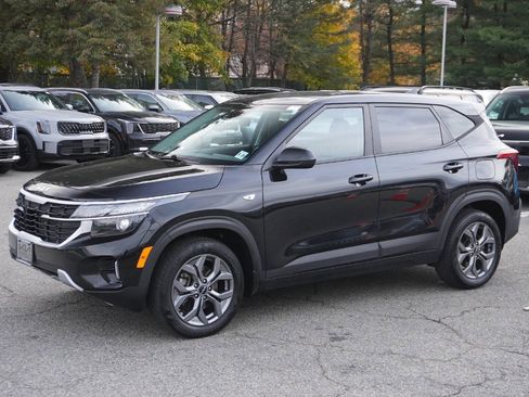 Used 2024 Kia Seltos LX image 6