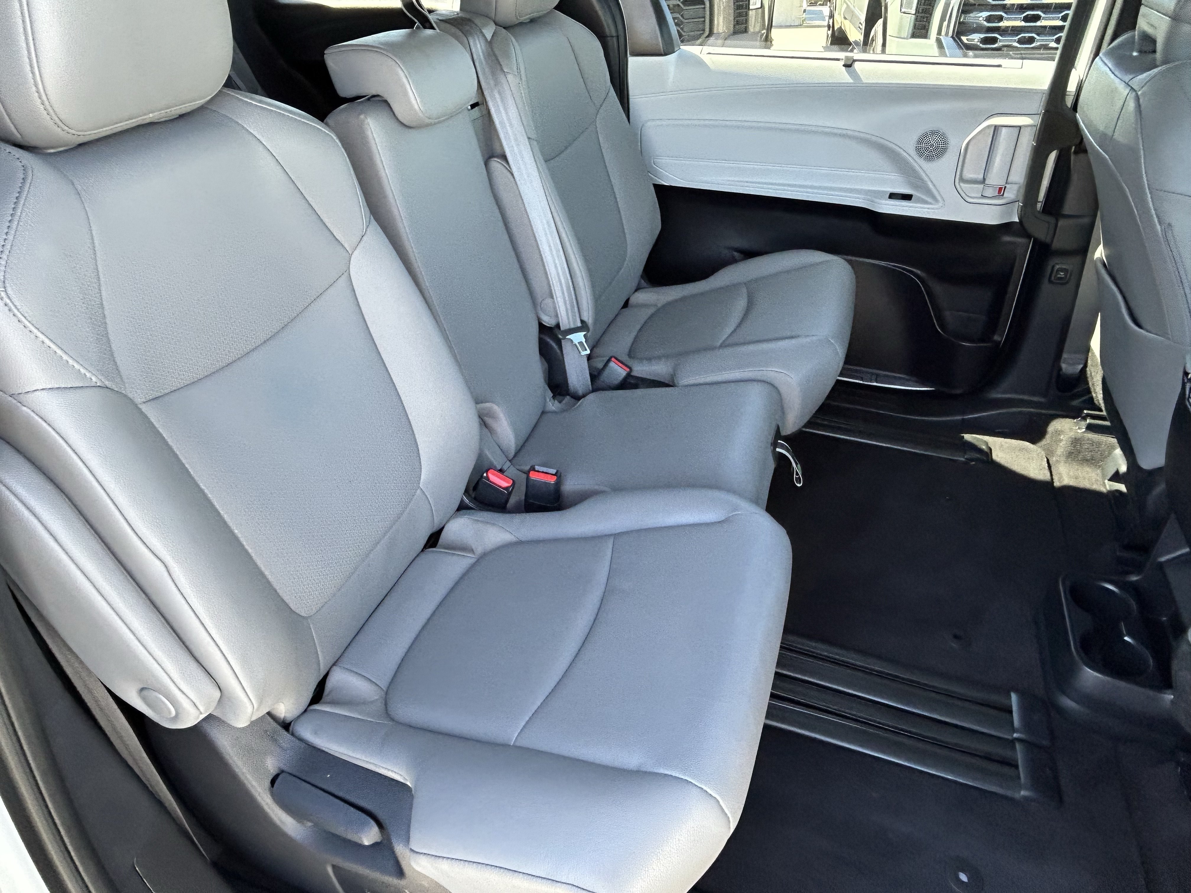 Certified 2025 Toyota Sienna XLE FWD image 13