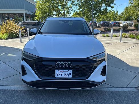 Used 2024 Audi Q8 e-tron Prestige w/ Prestige Package image 3