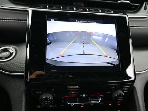 Used 2024 Jeep Grand Cherokee L Laredo image 18