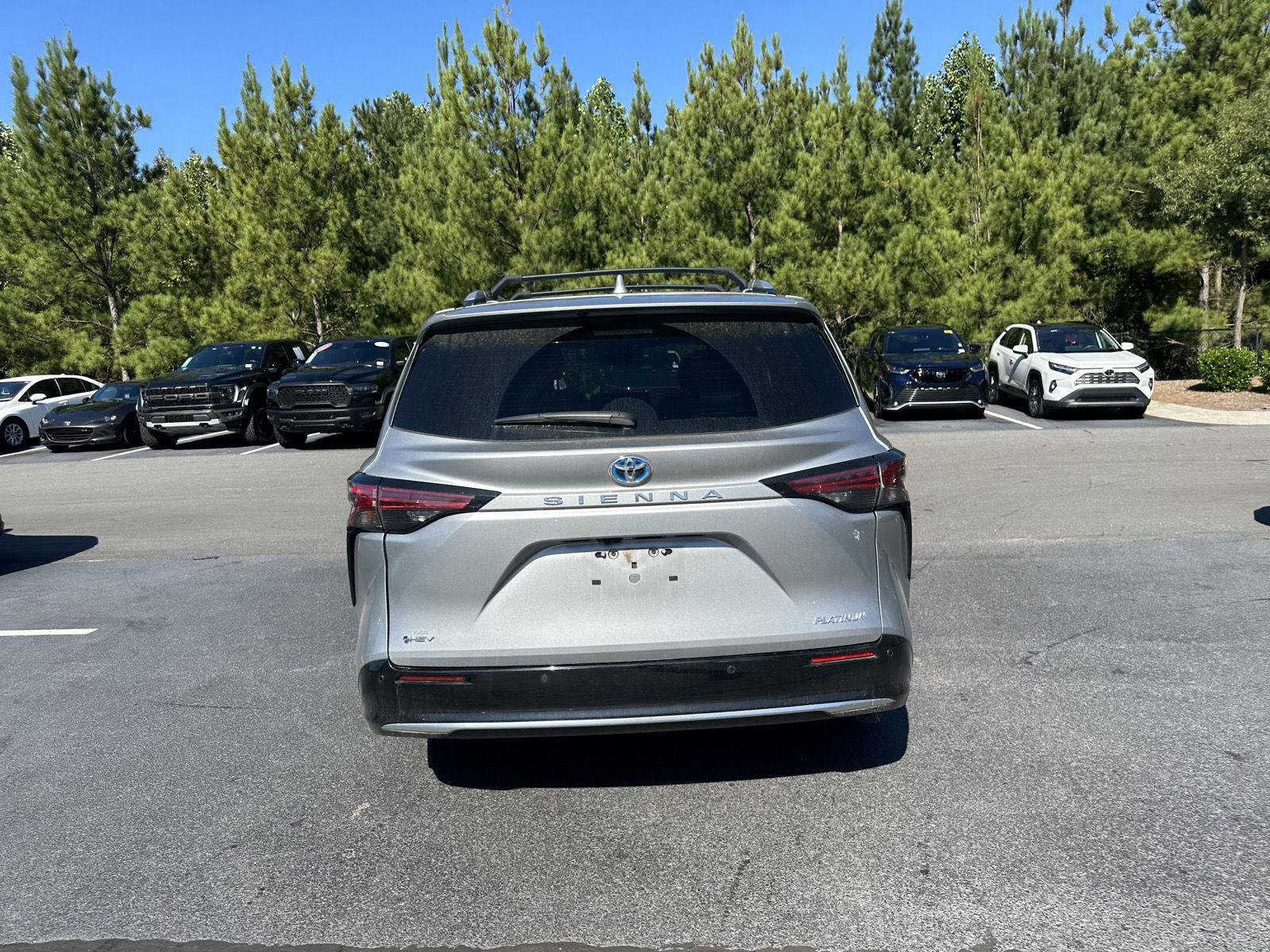 Used 2025 Toyota Sienna Platinum FWD image 7