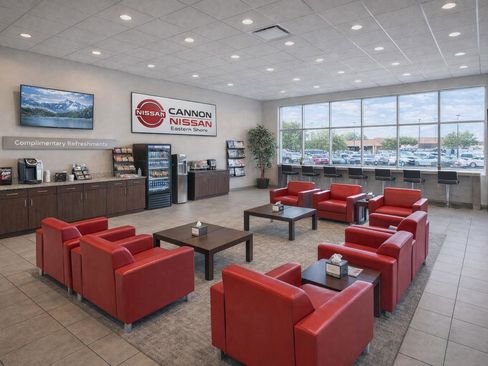 Used 2024 Nissan Titan SV w/ SV Convenience Package image 9