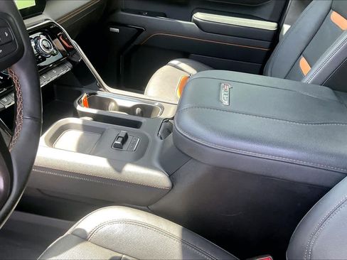 Used 2024 GMC Sierra 2500 AT4 w/ AT4 Premium Plus Package AWD/4WD image 18