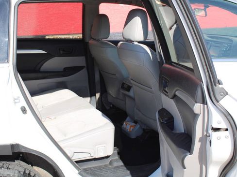 Used 2015 Toyota Highlander Plus image 14